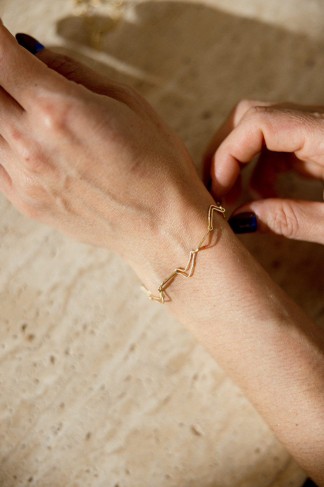 Gold Mini 'L' Chain Bracelet