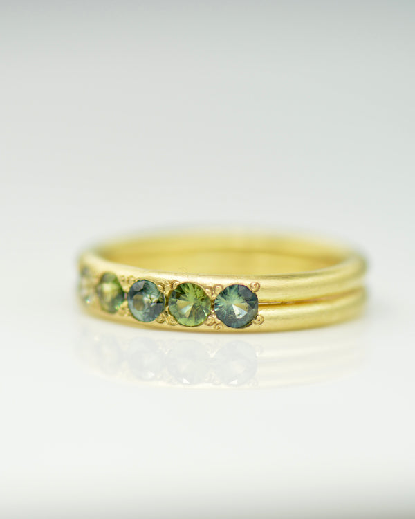 Doppia V Gemstone Ring | Handcrafted 18k Gold & Green Blue Sapphires