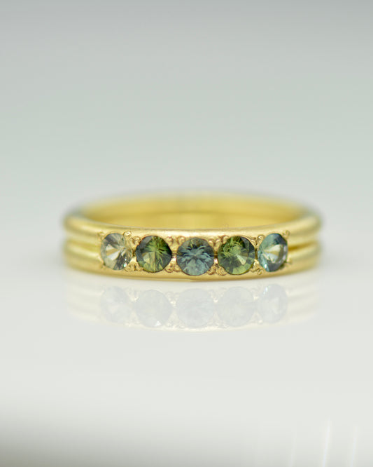Doppia V Gemstone Ring | Handcrafted 18k Gold & Green Blue Sapphires
