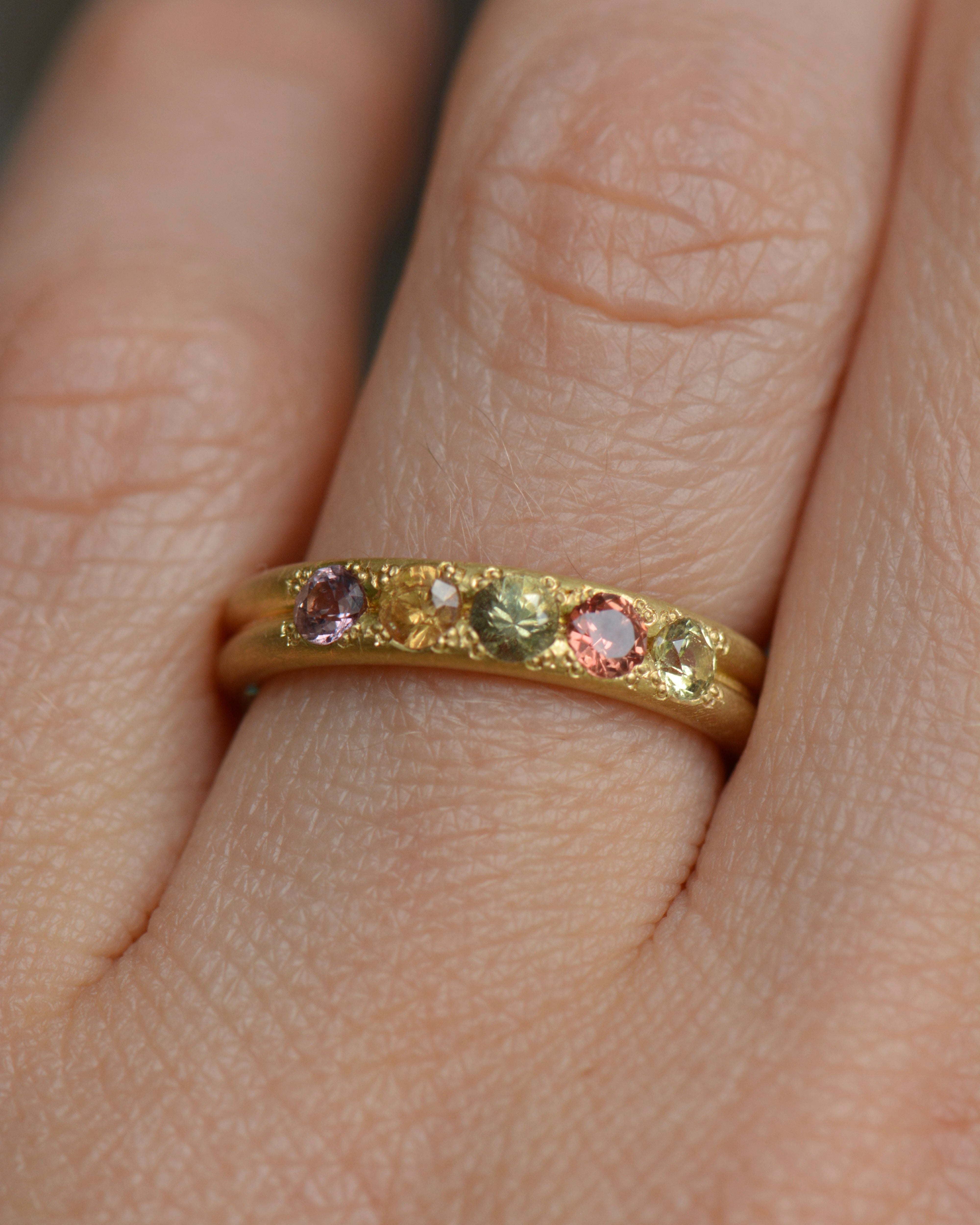 Handcrafted five stone sapphire ring band in 18k Fairmined gold, ethical jewellery and responsibly sourced materials.