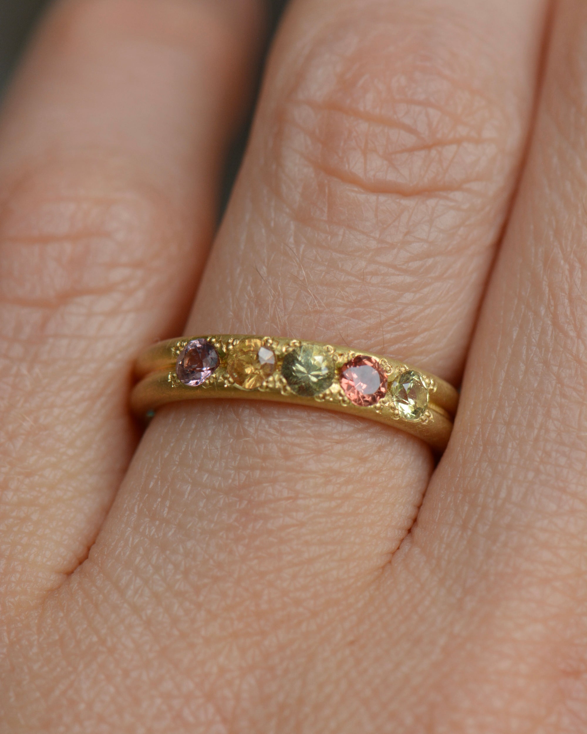 Handcrafted five stone sapphire ring band in 18k Fairmined gold, ethical jewellery and responsibly sourced materials.