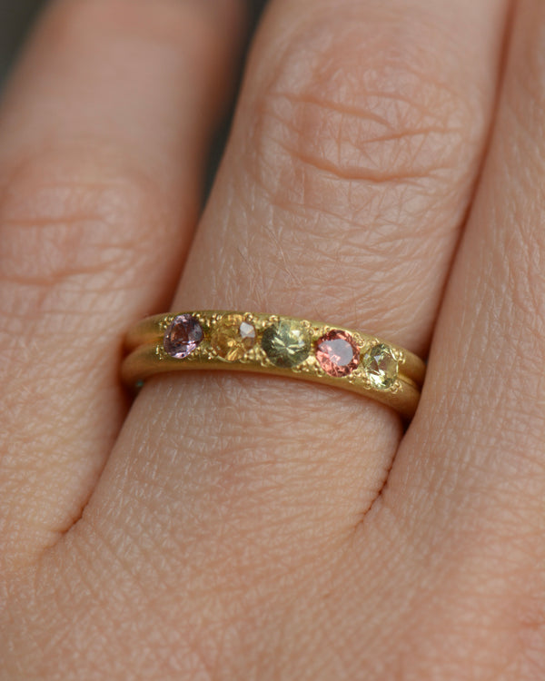 Handcrafted five stone sapphire ring band in 18k Fairmined gold, ethical jewellery and responsibly sourced materials.