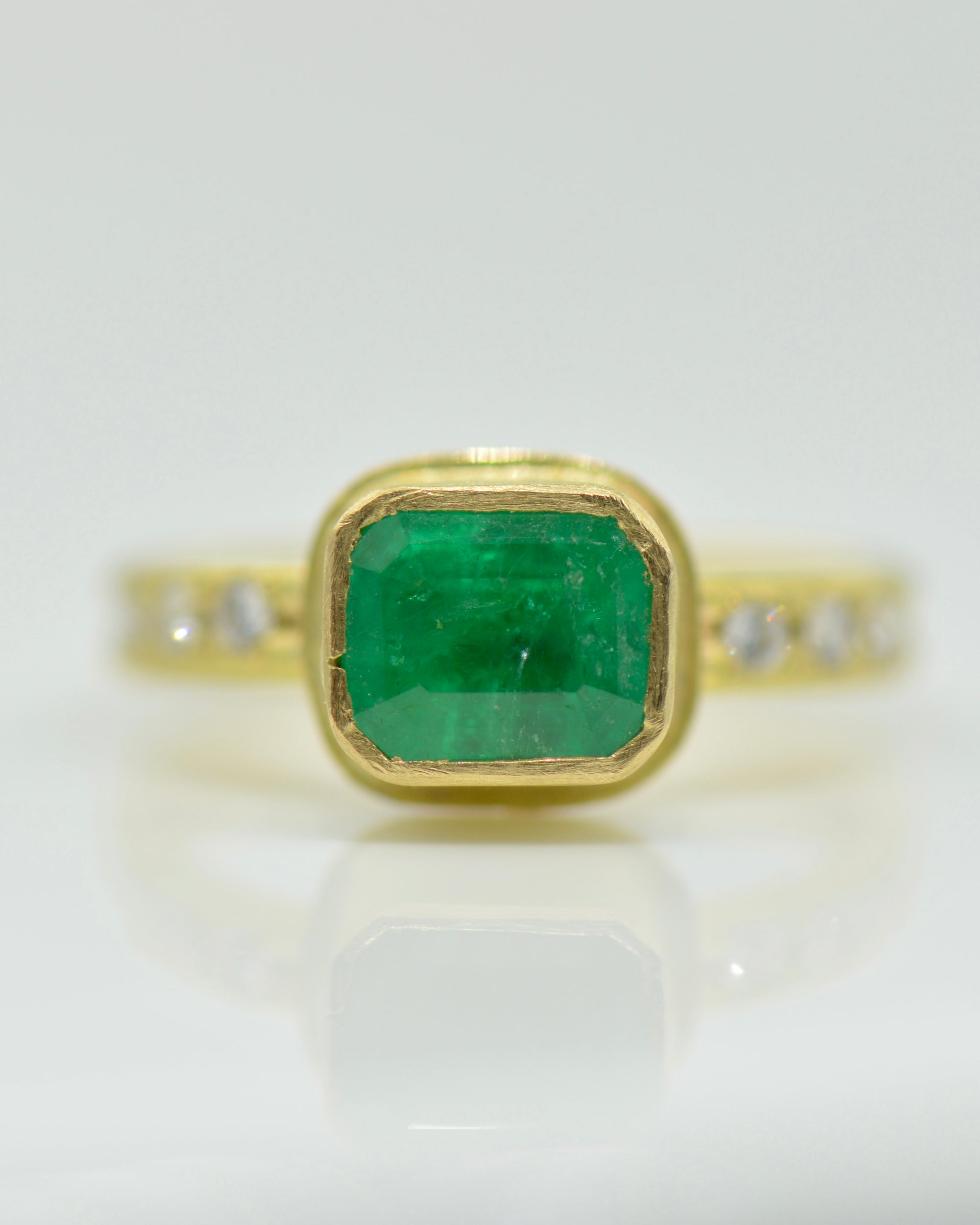 Colombian Emerald & Canadian Diamond Ring | Handcrafted 18k Gold