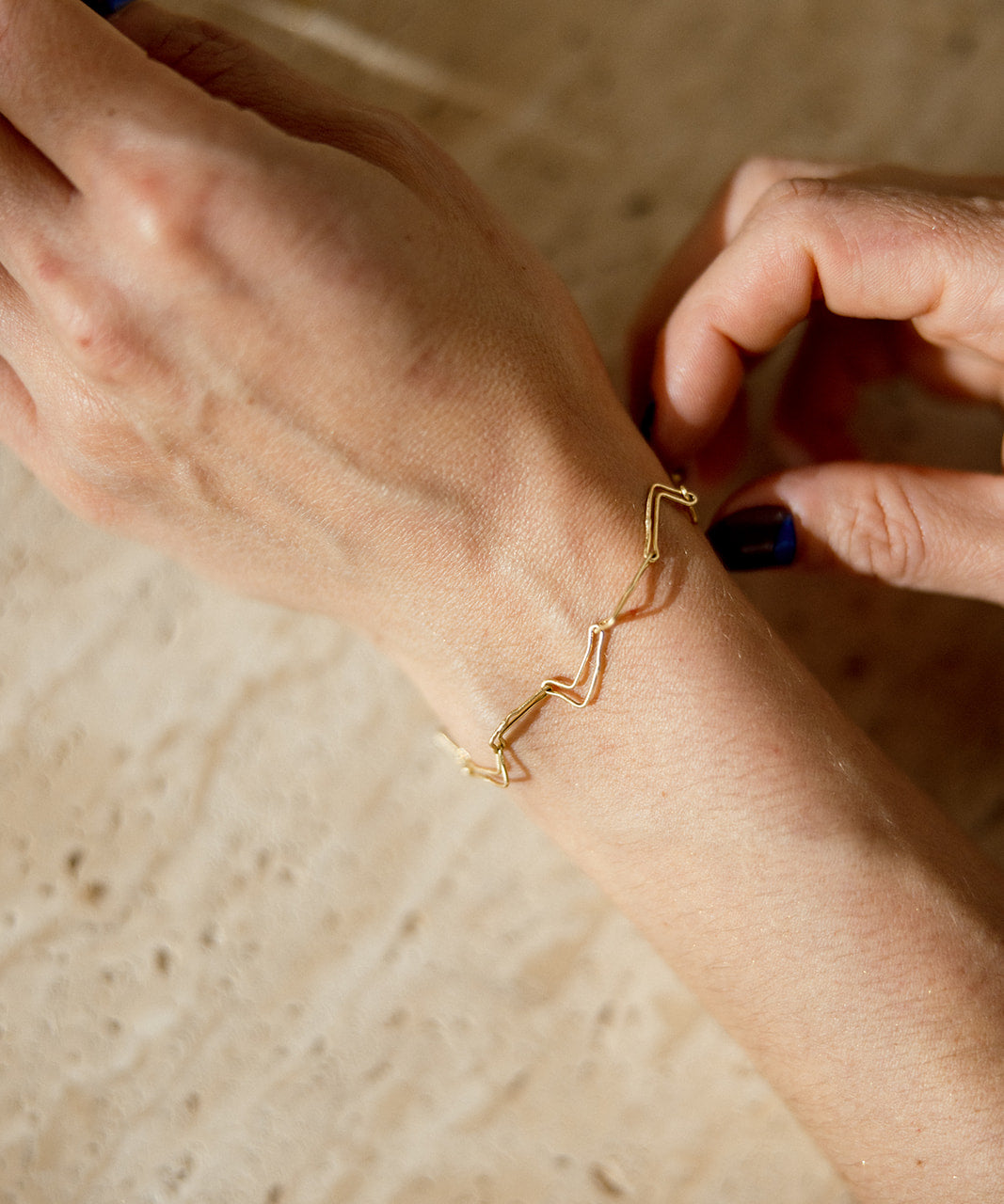 Gold Mini 'L' Chain Bracelet